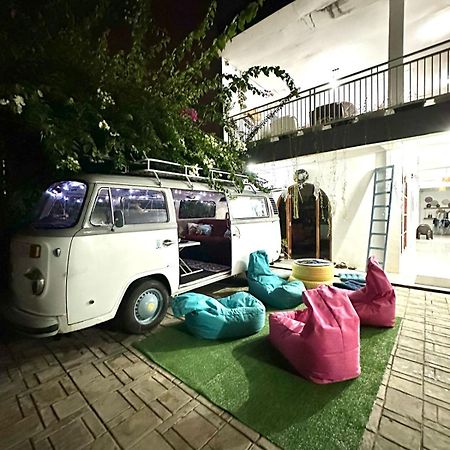 D'Flora Homestay ลาบวนบาโจ ภายนอก รูปภาพ