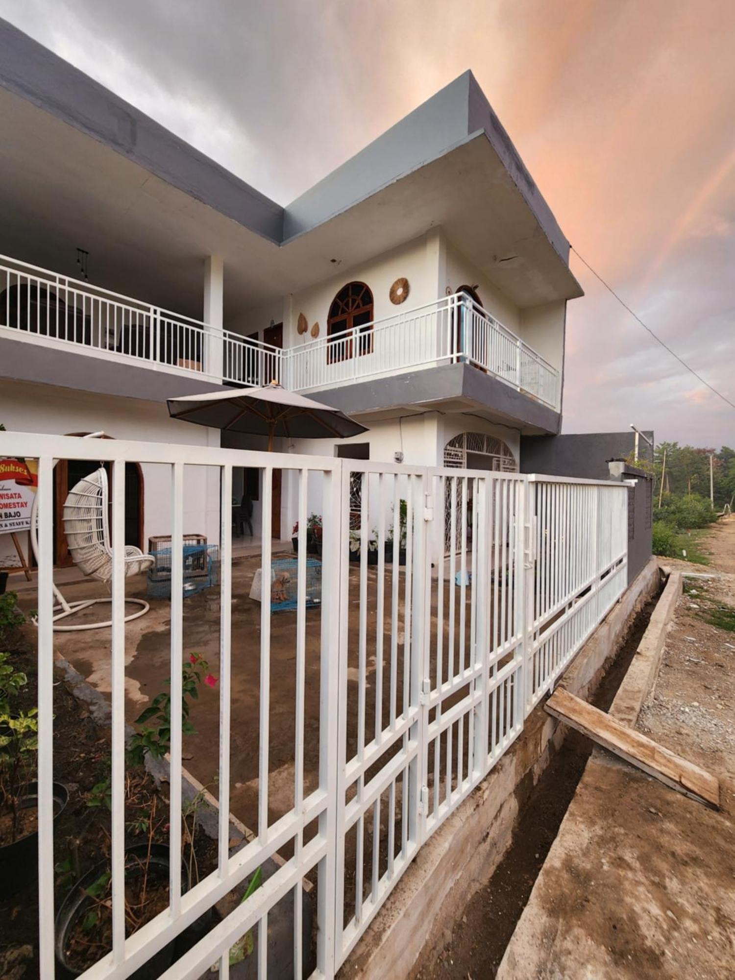 D'Flora Homestay ลาบวนบาโจ ภายนอก รูปภาพ
