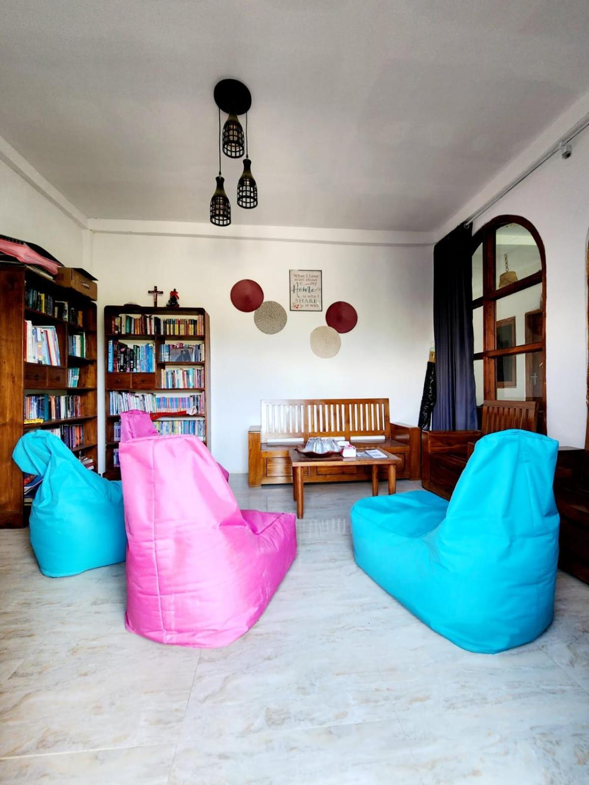 D'Flora Homestay ลาบวนบาโจ ภายนอก รูปภาพ