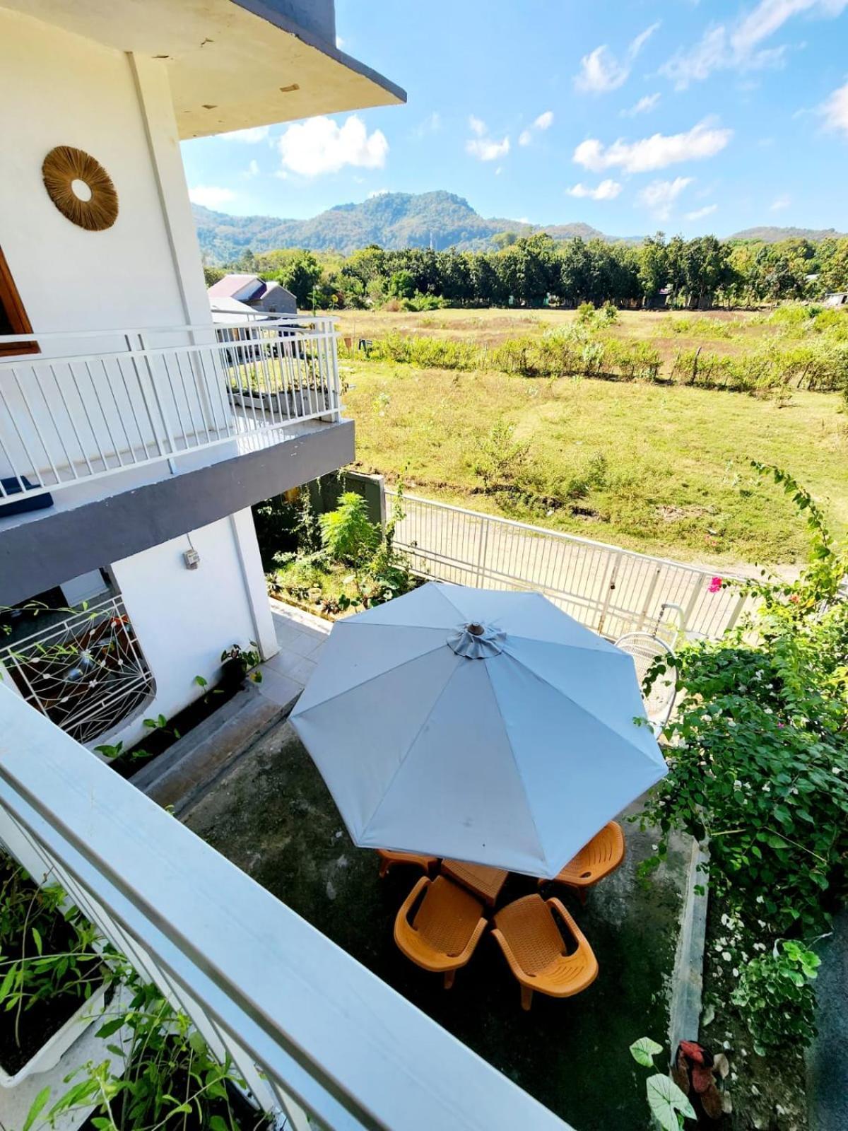 D'Flora Homestay ลาบวนบาโจ ภายนอก รูปภาพ