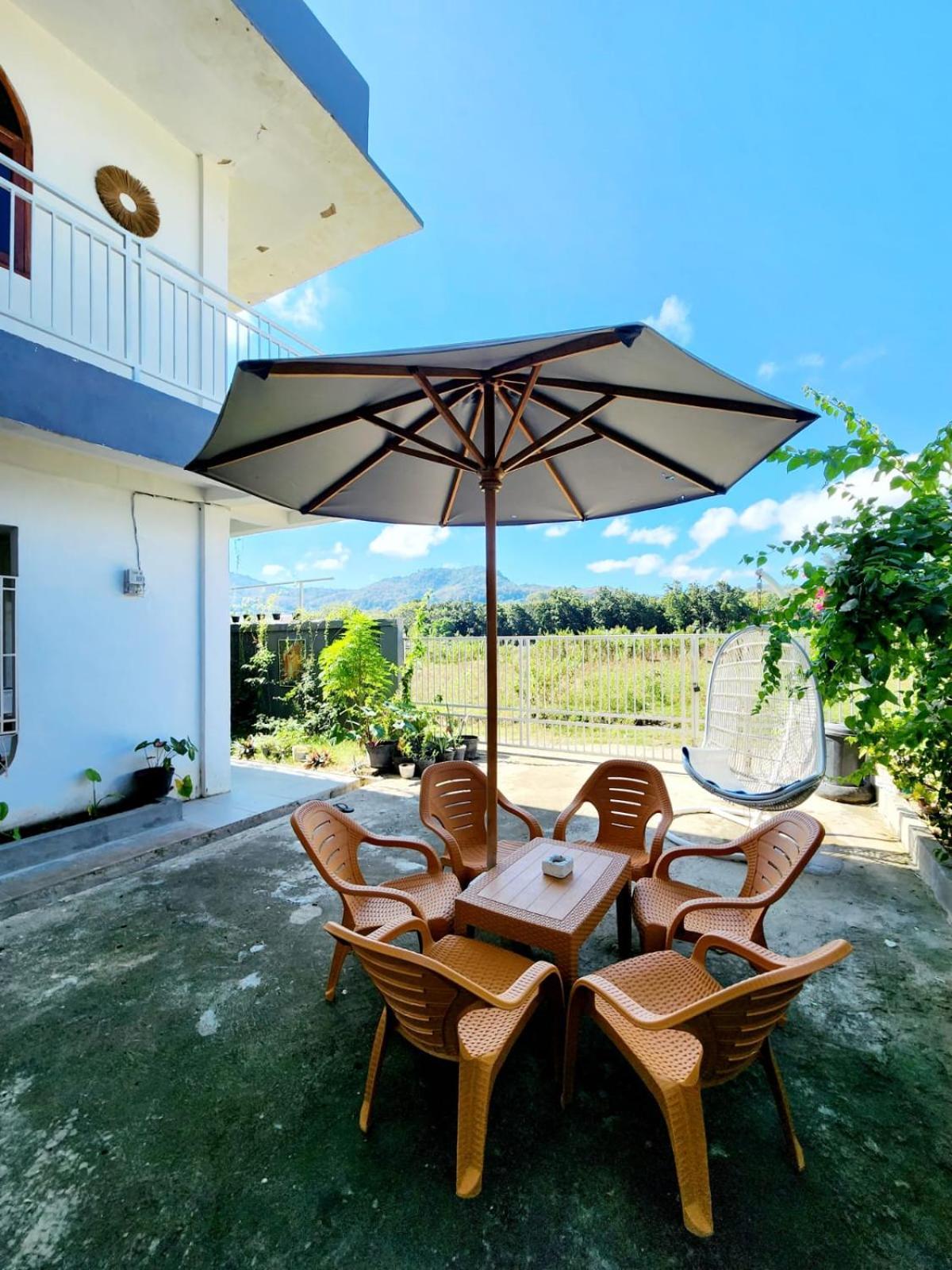D'Flora Homestay ลาบวนบาโจ ภายนอก รูปภาพ