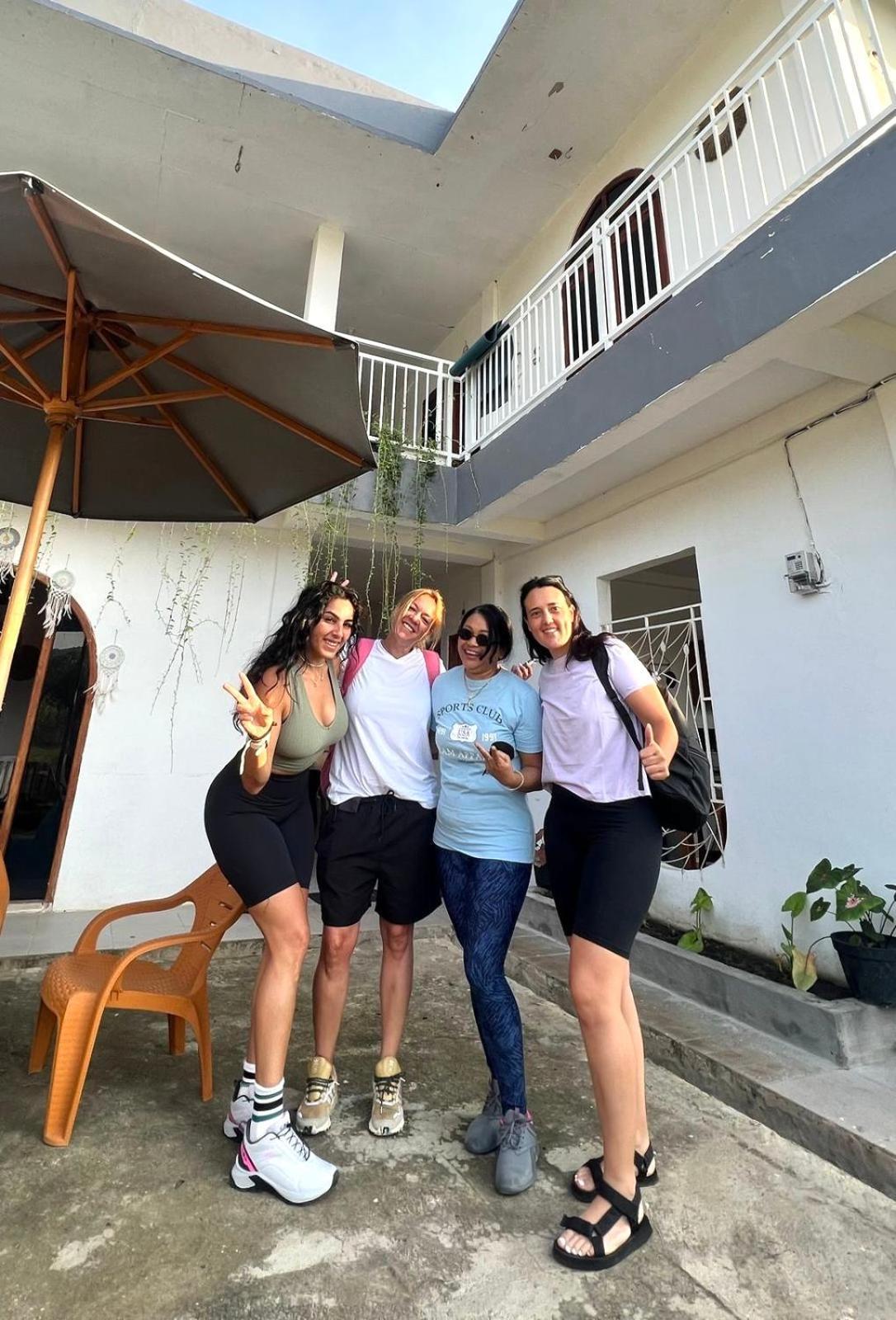 D'Flora Homestay ลาบวนบาโจ ภายนอก รูปภาพ