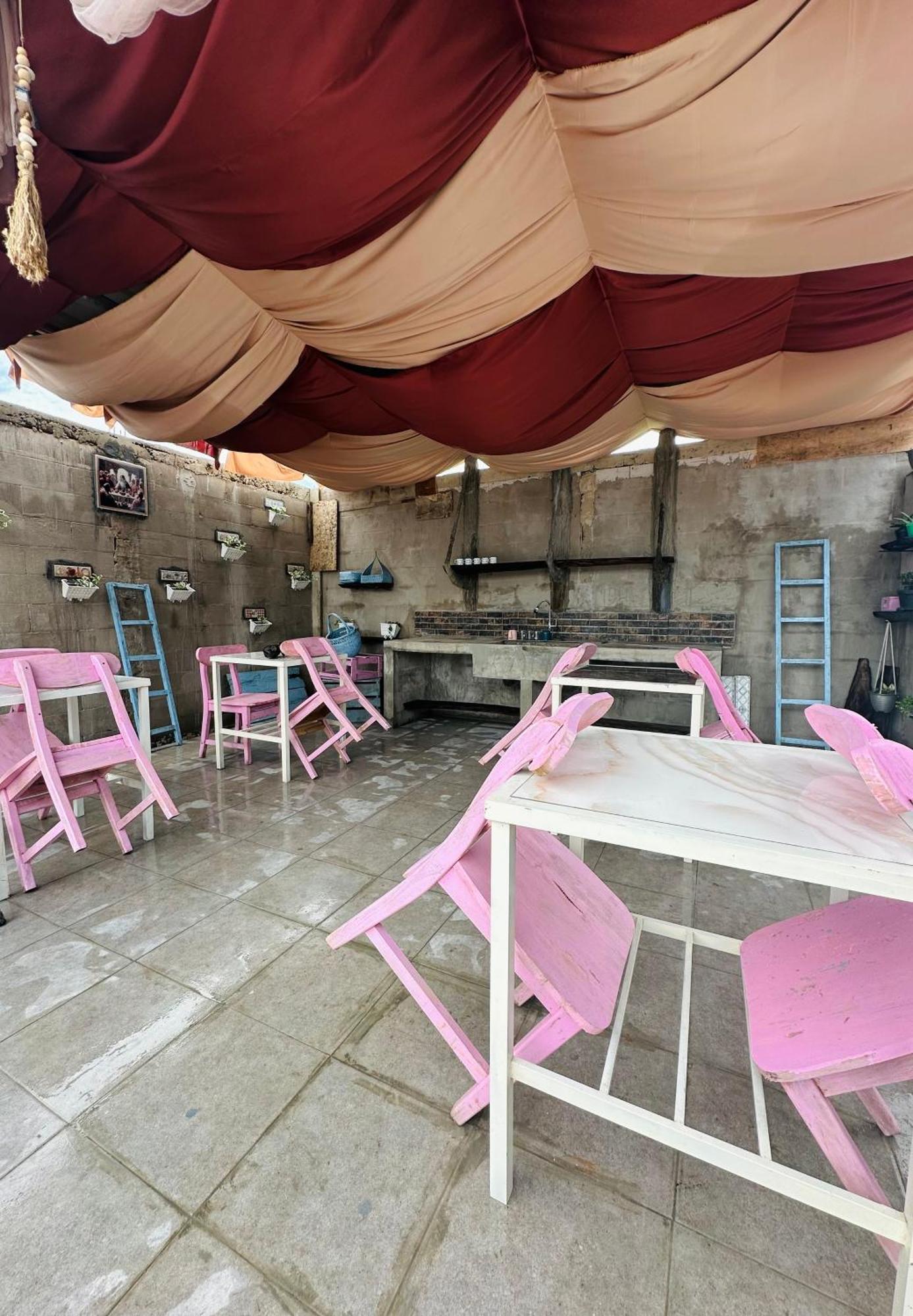 D'Flora Homestay ลาบวนบาโจ ภายนอก รูปภาพ
