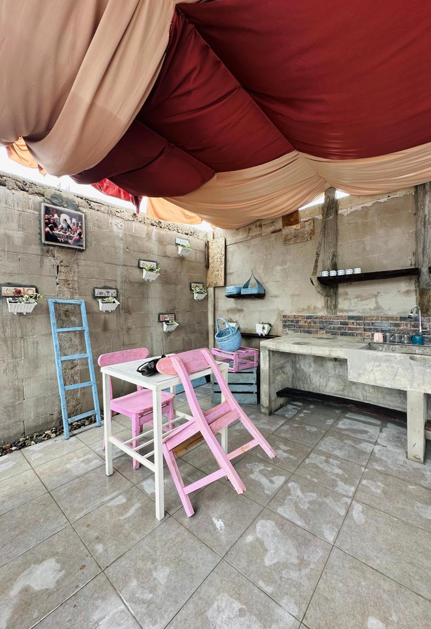 D'Flora Homestay ลาบวนบาโจ ภายนอก รูปภาพ
