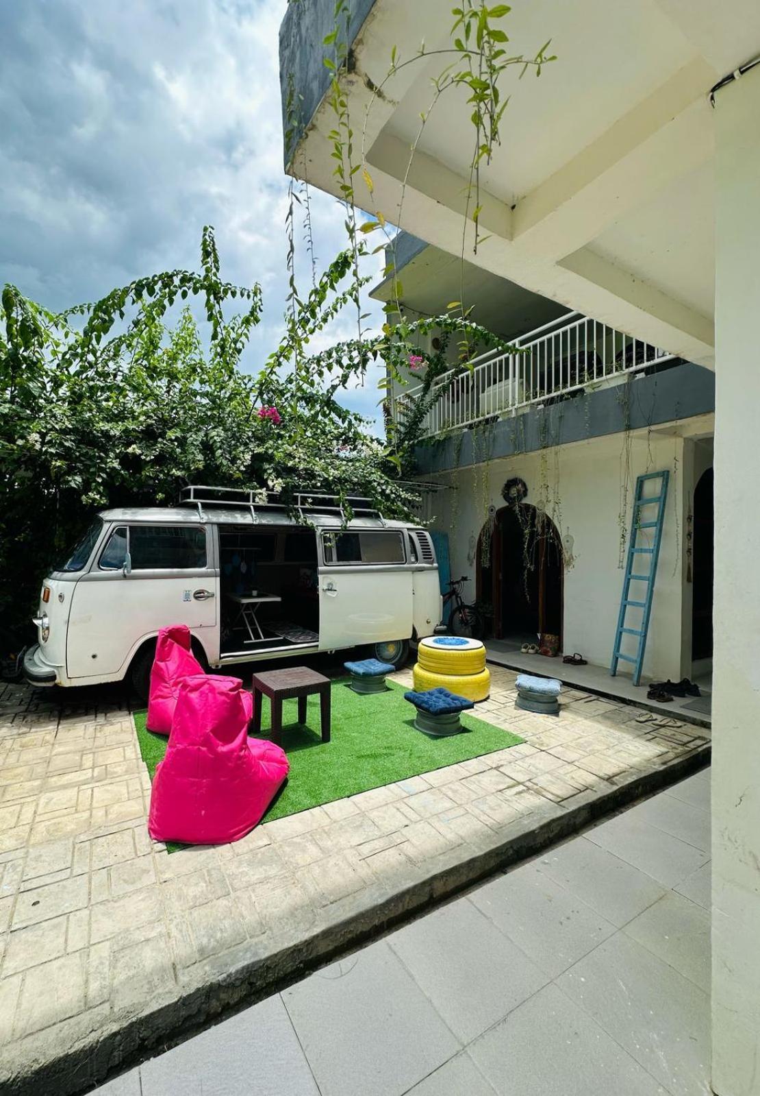 D'Flora Homestay ลาบวนบาโจ ภายนอก รูปภาพ