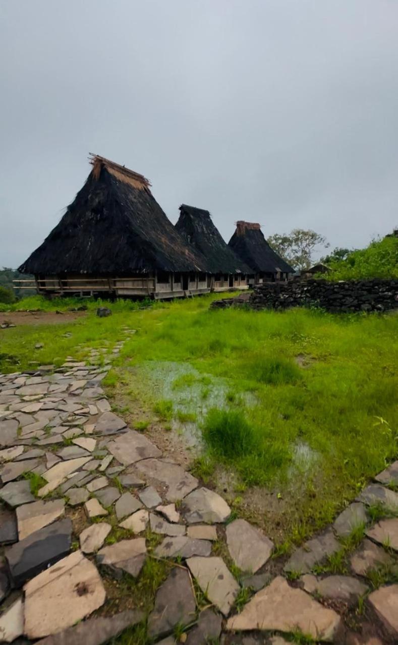 D'Flora Homestay ลาบวนบาโจ ภายนอก รูปภาพ