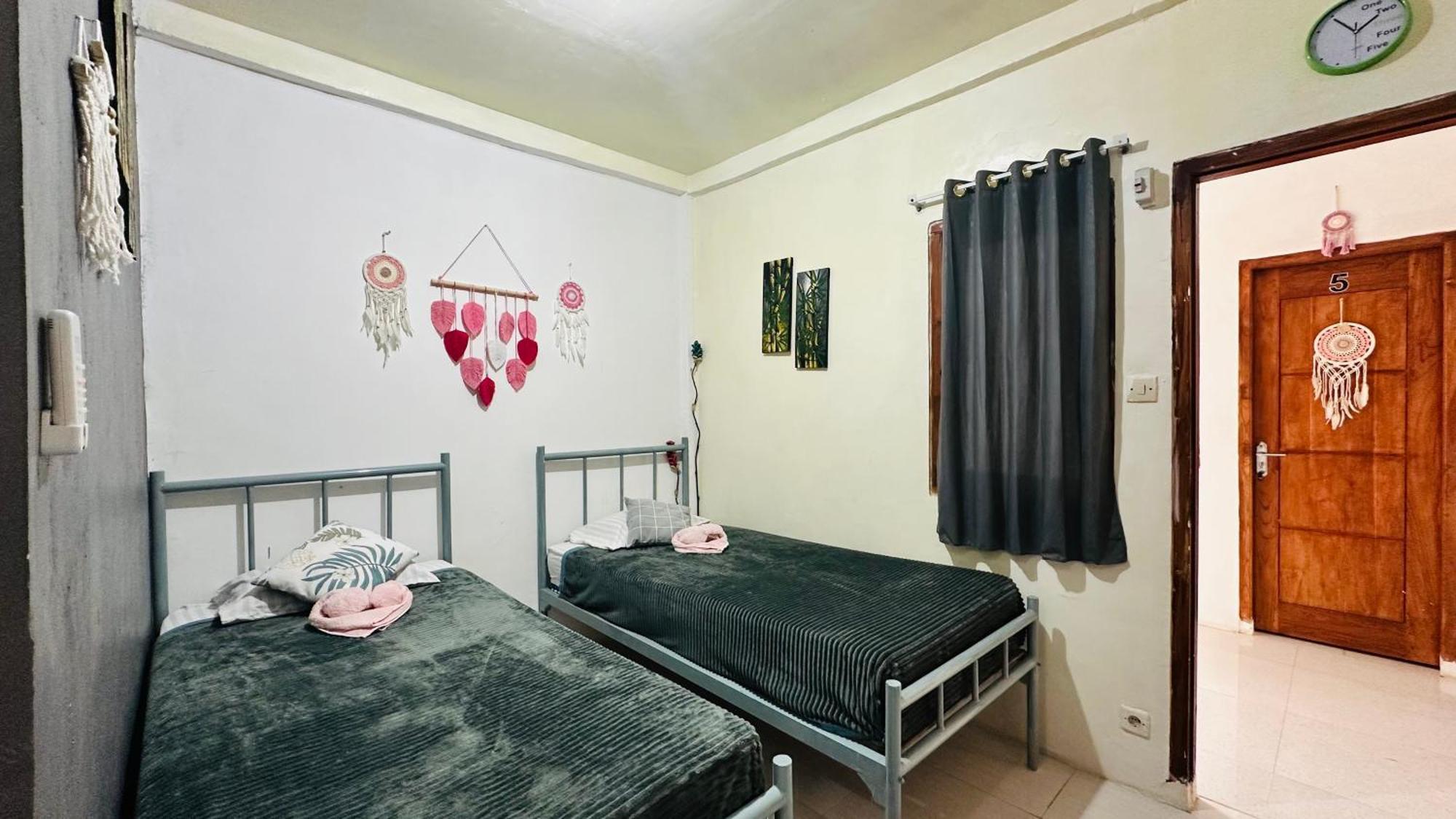D'Flora Homestay ลาบวนบาโจ ภายนอก รูปภาพ